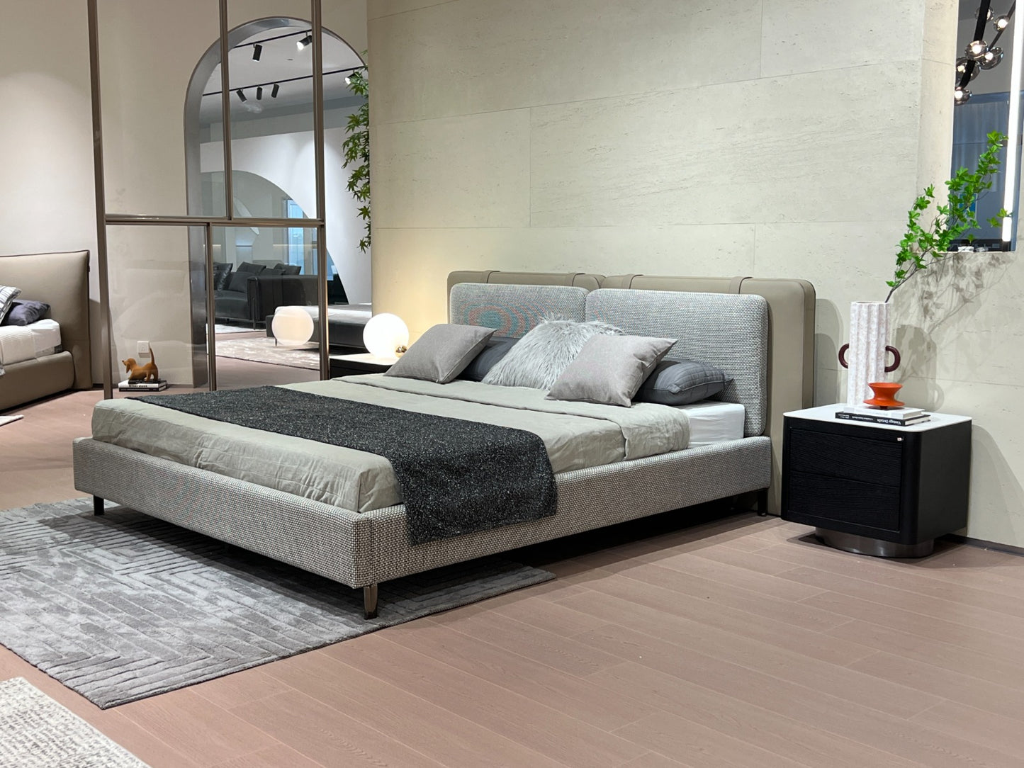 MINNOTTI BEDFRAME.